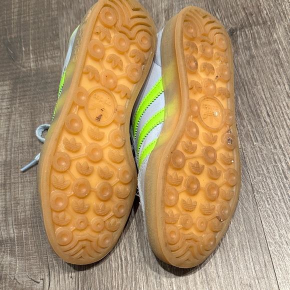 Adidas Gazelle Sneakers in Light blue and Neon Green women’s size 5 - Picture 6 of 10